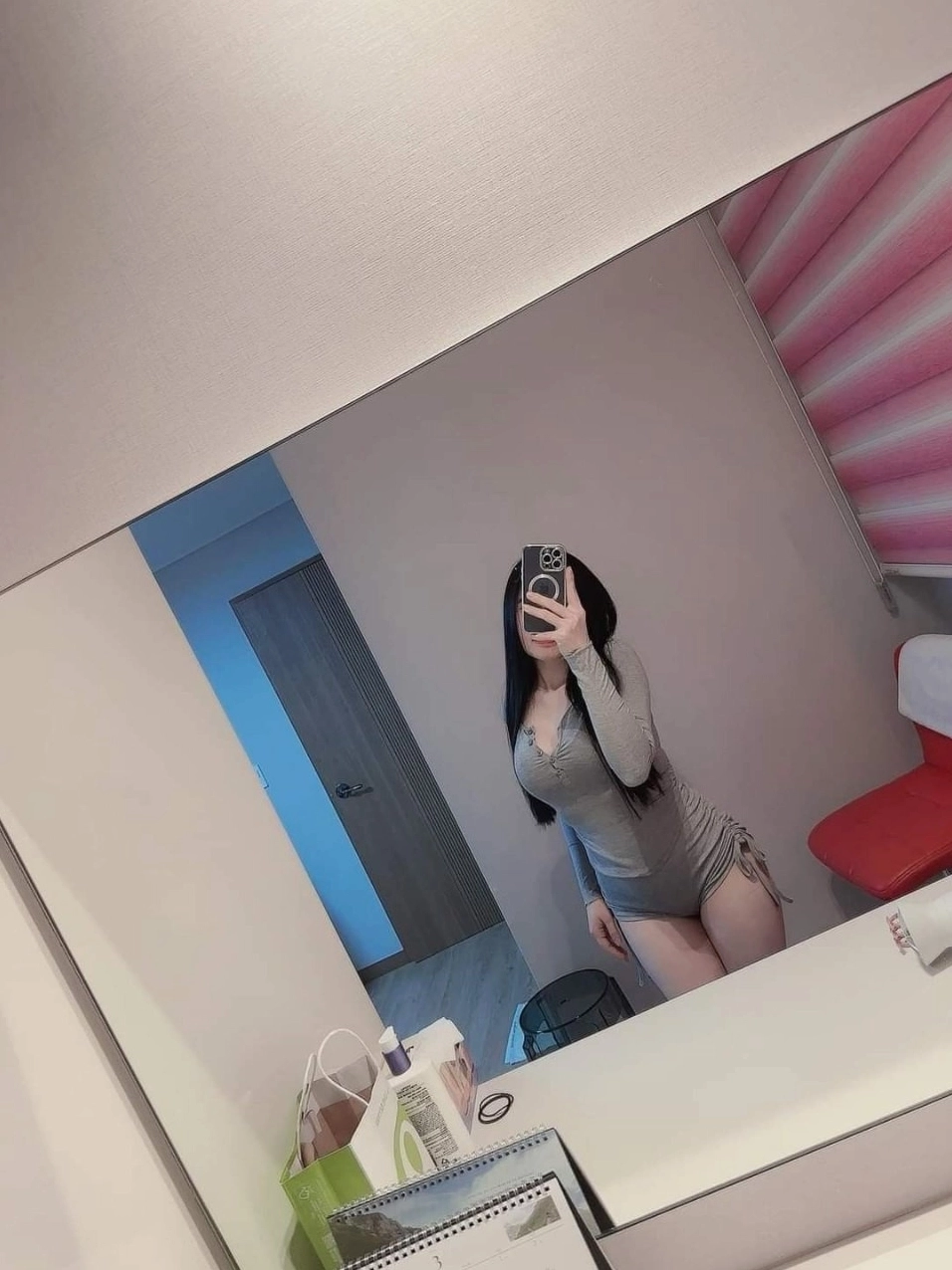 Ảnh gái xinh nhảy TikTok ghi lại khoảnh khắc đáng nhớ và tự tin