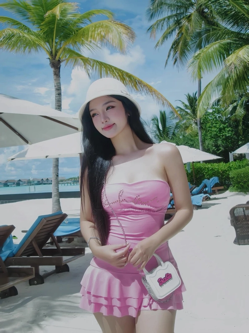 ảnh gái xinh quyến rũ trong trang phục thể thao năng động và khỏe khoắn