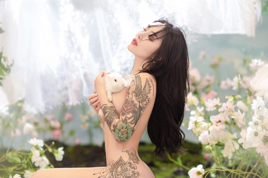 ảnh gái xinh to tròn với góc chụp nghệ thuật cuốn hút