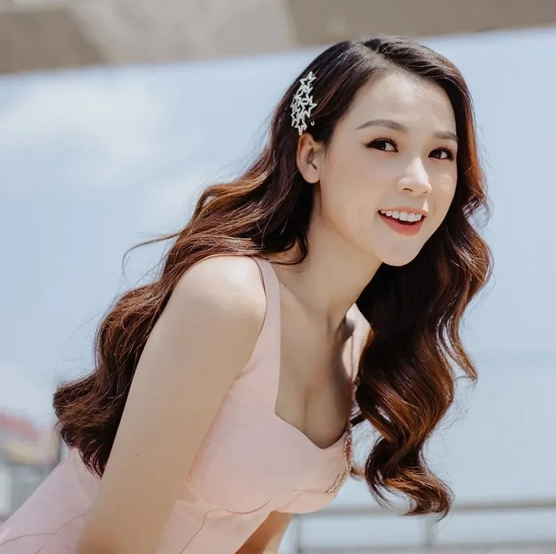 Ảnh gái xinh tóc dài cá tính và đầy ấn tượng