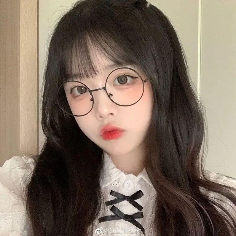 Ảnh gái xinh tóc dài xoăn quyến rũ và sang trọng