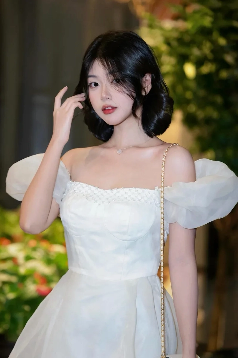 Khám phá bộ sưu tập ảnh gái xinh tóc ngắn siêu cuốn hút 6 Ảnh gái xinh tóc ngắn cute với nụ cười tỏa nắng