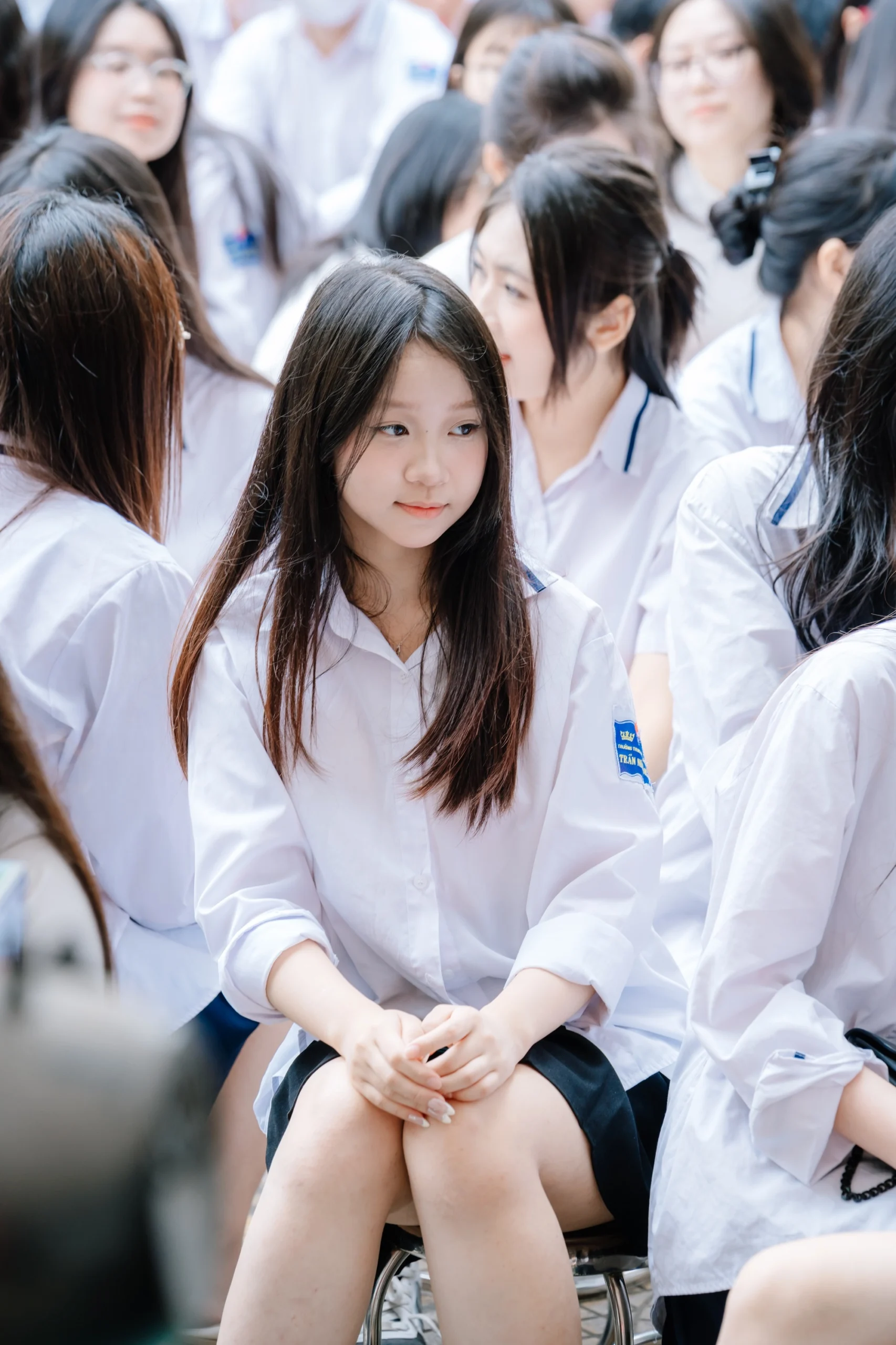 Ảnh gái xinh trung học nữ sinh rạng rỡ trong ngày bế giảng