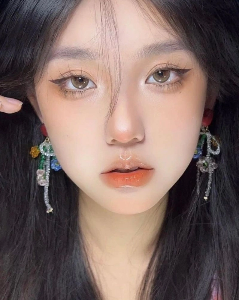 Ánh mắt bí ẩn và cuốn hút của một ảnh gái xinh douyin