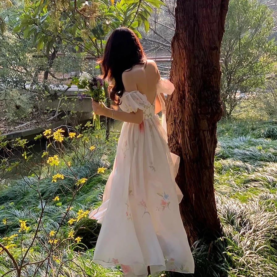 Ảnh mặt gái xinh với phong cách tối giản