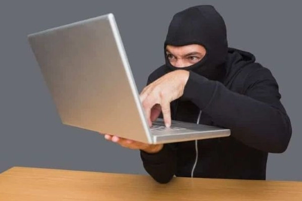 Ảnh meme hacker biểu cảm ngầu, đầy bí ẩn