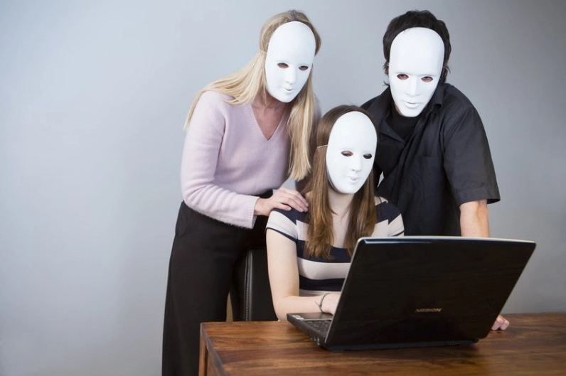 Ảnh meme hacker tập thể với mặt nạ Anonymous 'We're a Legion'