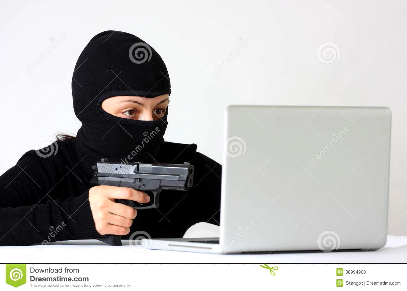 Ảnh meme hacker với mũ trùm và ánh sáng phản chiếu từ màn hình