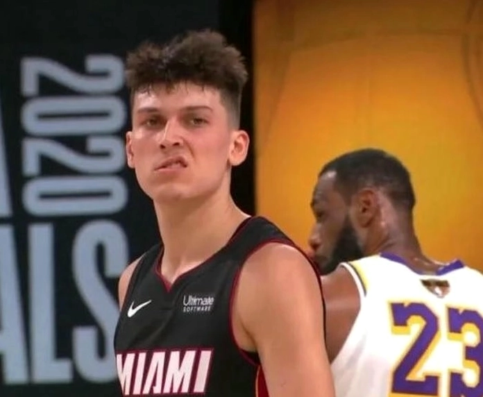 Cận cảnh bộ sưu tập ảnh meme khinh bỉ cười té ghế không thể bỏ qua 9 ảnh meme khinh bỉ của cầu thủ trên sân cỏ