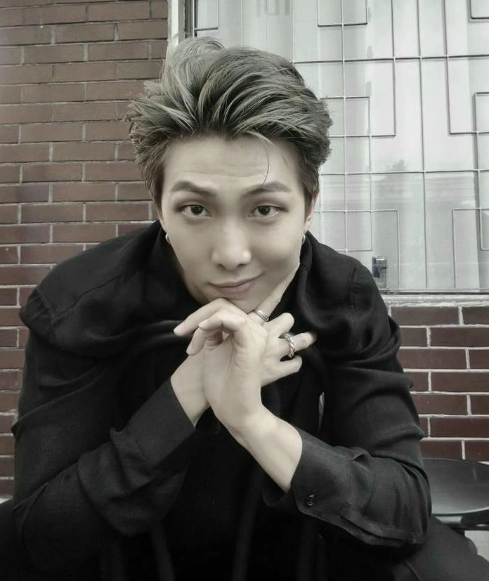 Cận cảnh bộ sưu tập ảnh meme khinh bỉ cười té ghế không thể bỏ qua 10 ảnh meme khinh bỉ của thành viên nhóm nhạc BTS