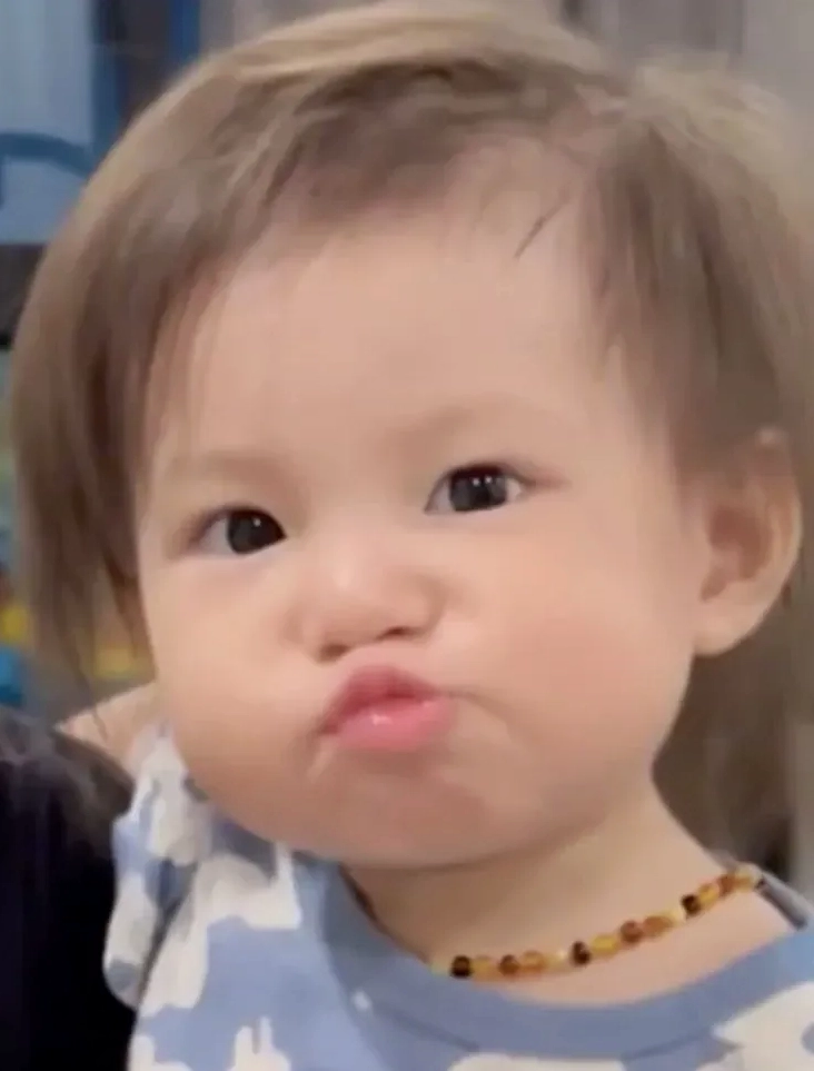 Ảnh meme Pam nghịch ngợm, biểu cảm tinh ranh