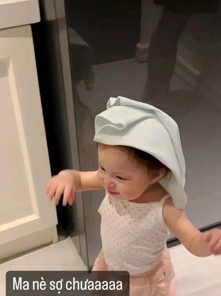 Ảnh meme Pam với đôi mắt mở to ngạc nhiên