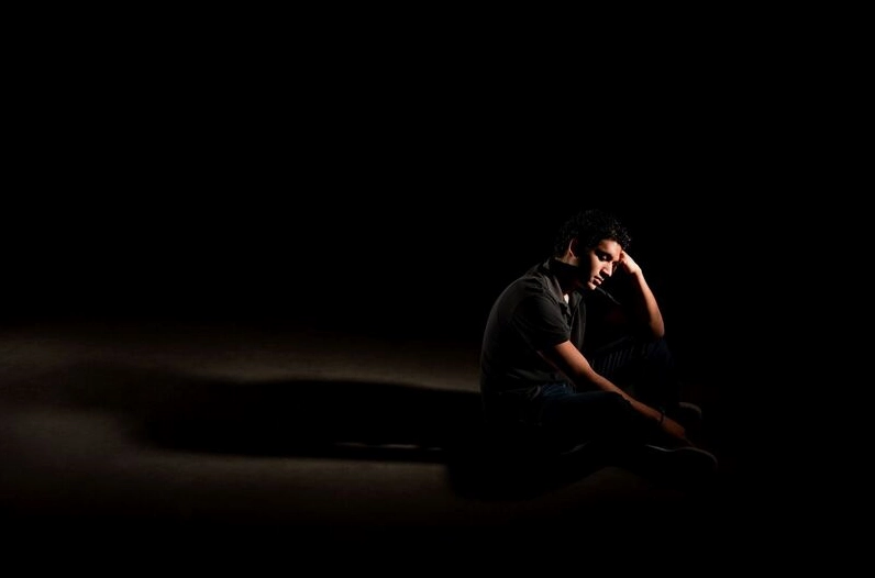 Ảnh những hình ảnh cô gái buồn đẹp nhất với khoảnh khắc suy tư trong bóng tối