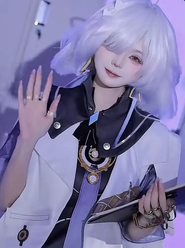 Bộ sưu tập ảnh cosplay anime độc đáo và ấn tượng nhất mọi thời đại 16 Bức ảnh cosplay anime Mornye từ Wuthering Waves với trang phục trắng đen và phong thái thân thiện