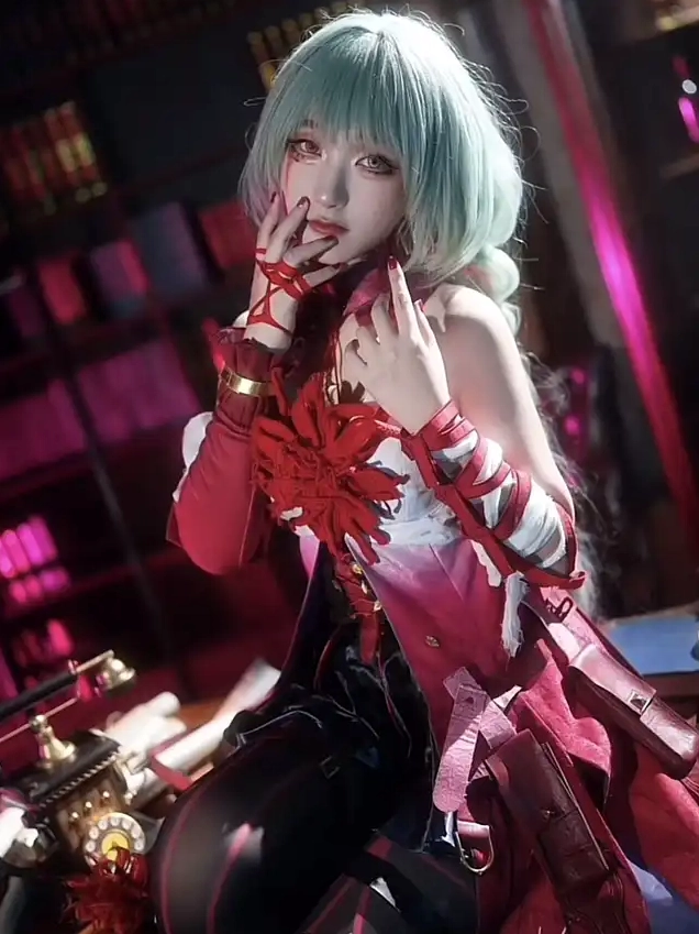 Bộ sưu tập ảnh cosplay anime độc đáo và ấn tượng nhất mọi thời đại 7 Bức ảnh cosplay anime Phrolova đầy ấn tượng trong bối cảnh ánh sáng đỏ huyền ảo