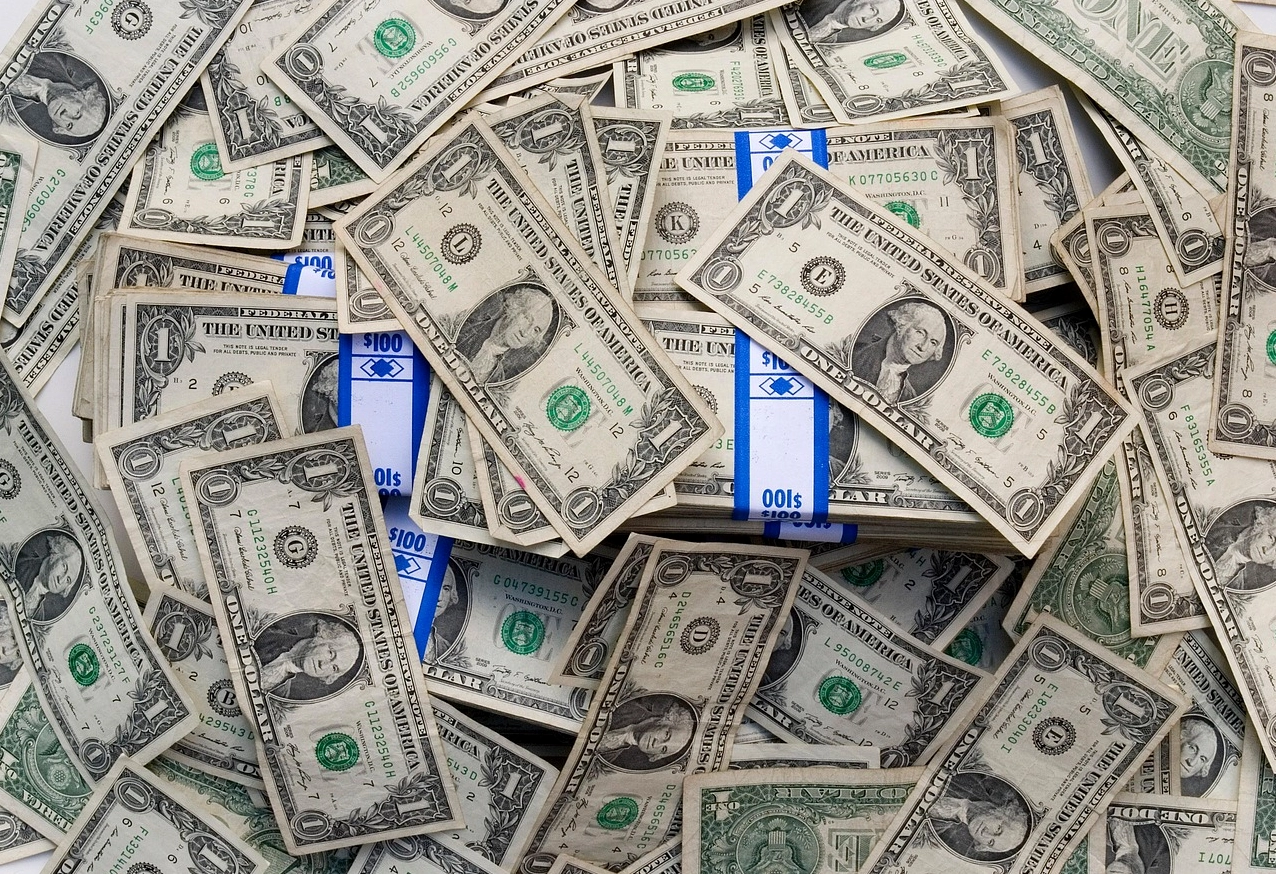 Bộ sưu tập 30+ hình nền tiền tài may mắn bùng nổ tài lộc 1 Cận cảnh các tờ tiền dollar làm hình nền tiền đầy sức hút