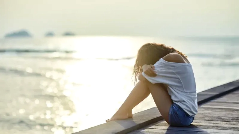 Tuyệt Phẩm Thị Giác Nơi Tâm Hồn Bộ Ảnh Gái Xinh Khóc Buồn Sâu Lắng 13 Con gái buồn một mình với những suy tư không lời, khắc họa nỗi lòng thầm kín