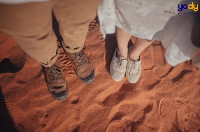 Đôi chân thon dài khoe dáng nuột nà