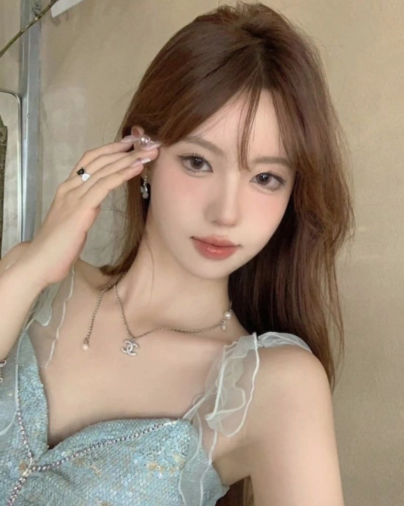 Gái xinh Douyin siêu quyến rũ với thần thái hút hồn