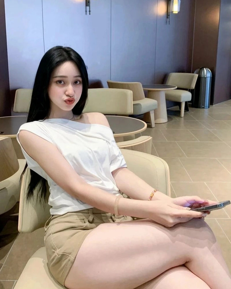 Gái xinh Douyin thư giãn với vẻ đẹp tự nhiên