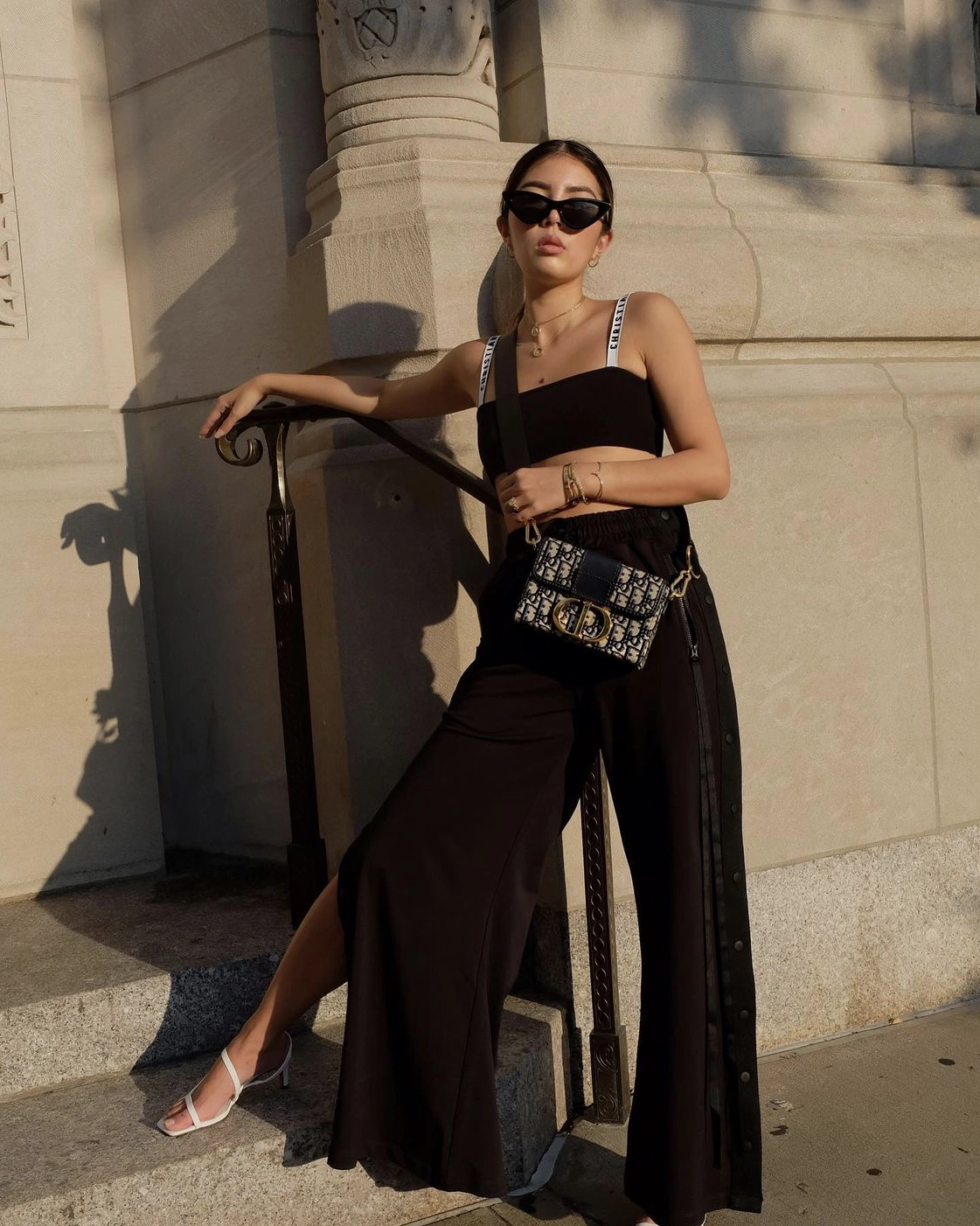 Bộ sưu tập ảnh gái xinh mặc áo hai dây khoe nét quyến rũ hút hồn 4 Gái xinh trong áo hai dây quây dây chun màu hồng ngọt ngào