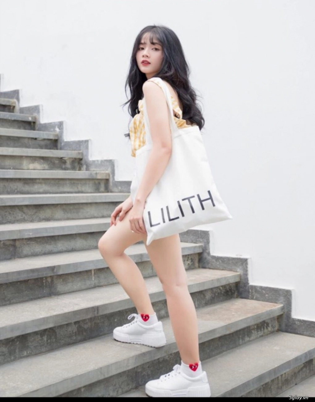 Gái xinh Zalo với vẻ đẹp dịu dàng trong trang phục đen thanh lịch