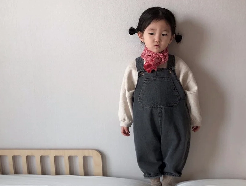 Bộ sưu tập ảnh bé gái dễ thương và những khoảnh khắc đáng yêu mê hoặc 2 Hình ảnh bé gái dễ thương trong bộ váy xinh xắn, tạo nên vẻ ngoài cực kỳ đáng yêu