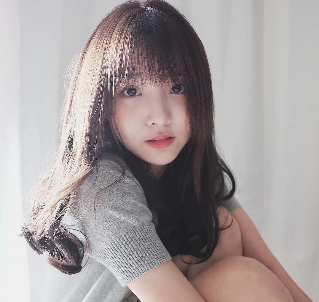 Hình ảnh gái xinh 2k8 đáng yêu và tươi tắn trong ngày nắng đẹp