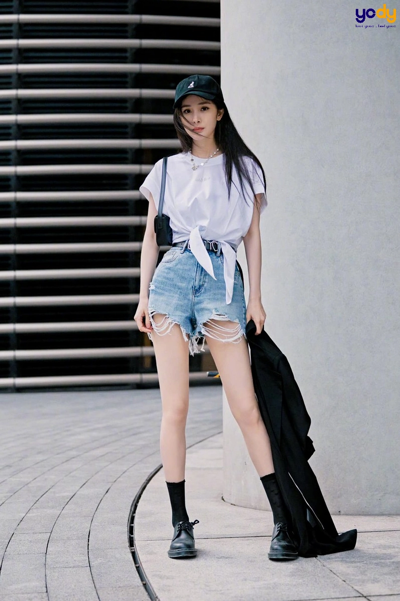 Hình ảnh gái xinh chân dài tự tin khoe vẻ đẹp hiện đại