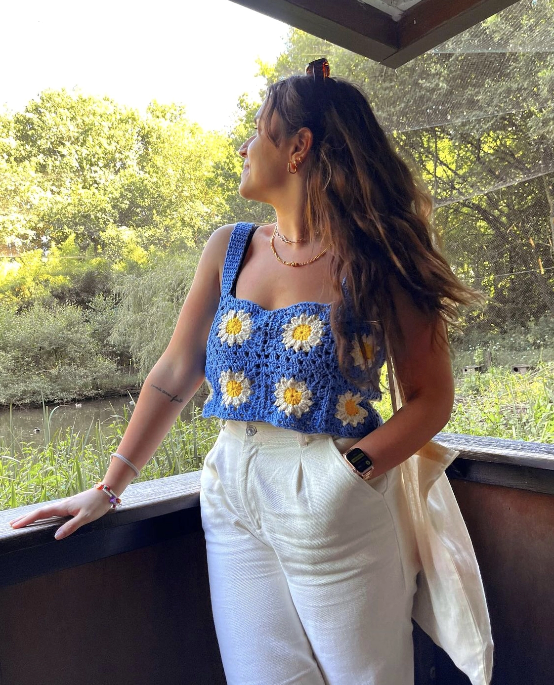 Bộ sưu tập ảnh gái xinh mặc áo hai dây khoe nét quyến rũ hút hồn 9 Hình ảnh gái xinh mặc áo hai dây đan crochet màu sắc tươi tắn