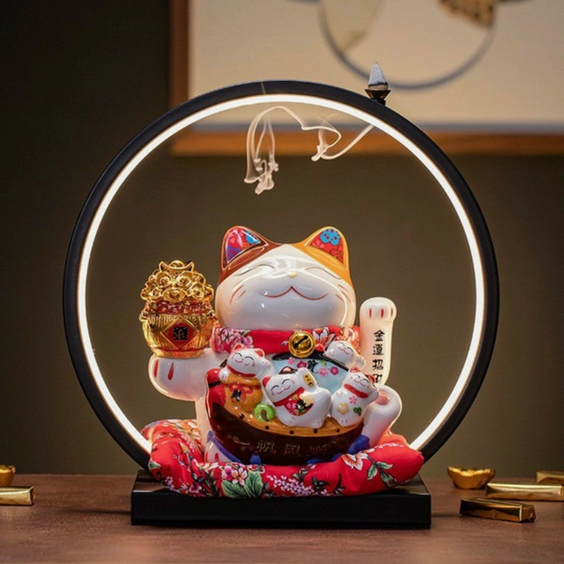 Bộ Sưu Tập Hình Nền Mèo Thần Tài Độc Đáo Mang Lại Tài Lộc May Mắn 6 Hình ảnh mèo thần tài ngộ nghĩnh ngồi giữa tài lộc