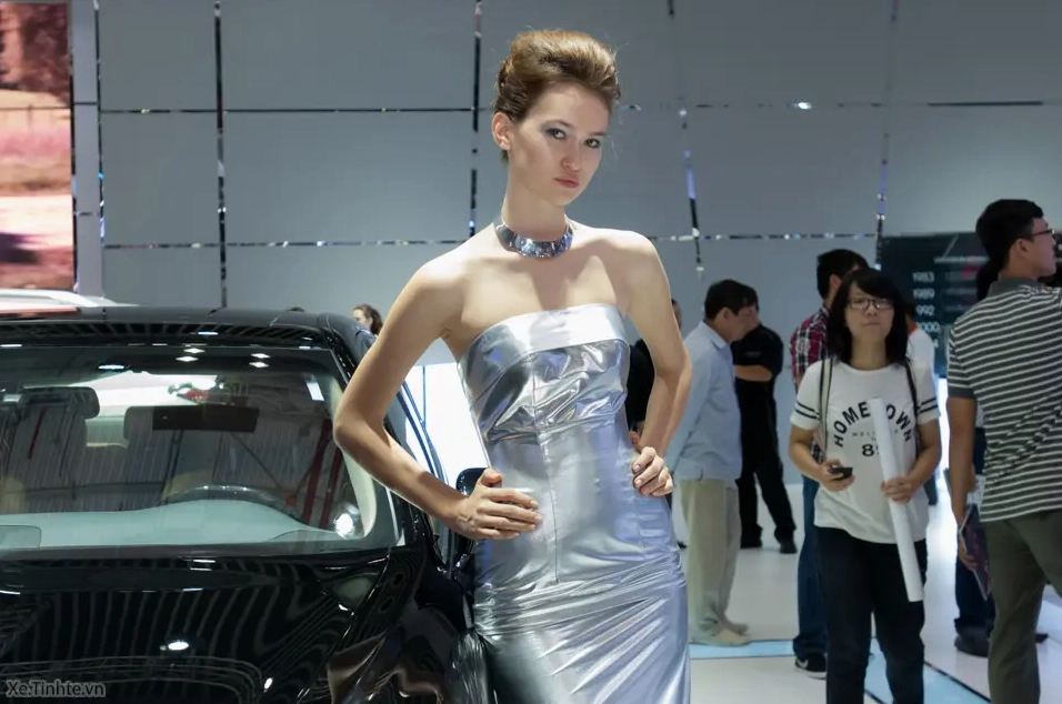 Hình nền gái đẹp PG chân dài tại triển lãm xe máy