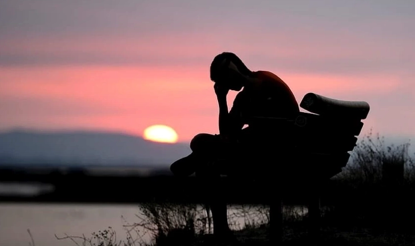 Hình nền hoàng hôn buồn tâm trạng, mang vẻ đẹp chia ly