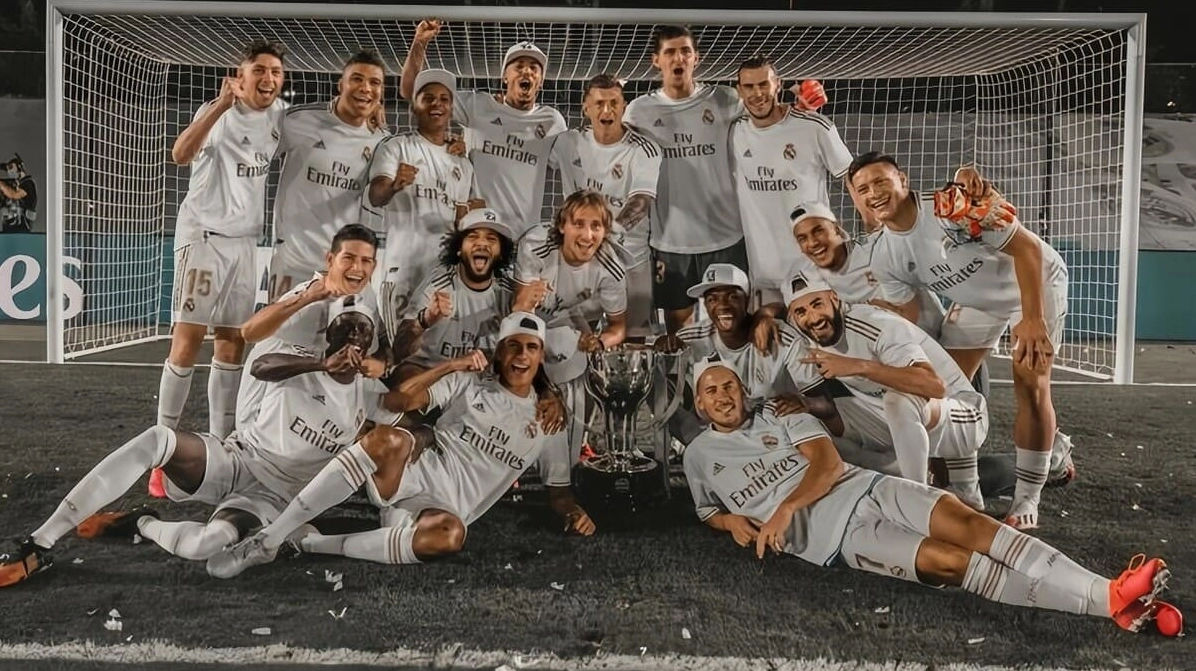 Hình nền Real Madrid Galacticos 3.0 cho máy tính với tỷ lệ 16:9