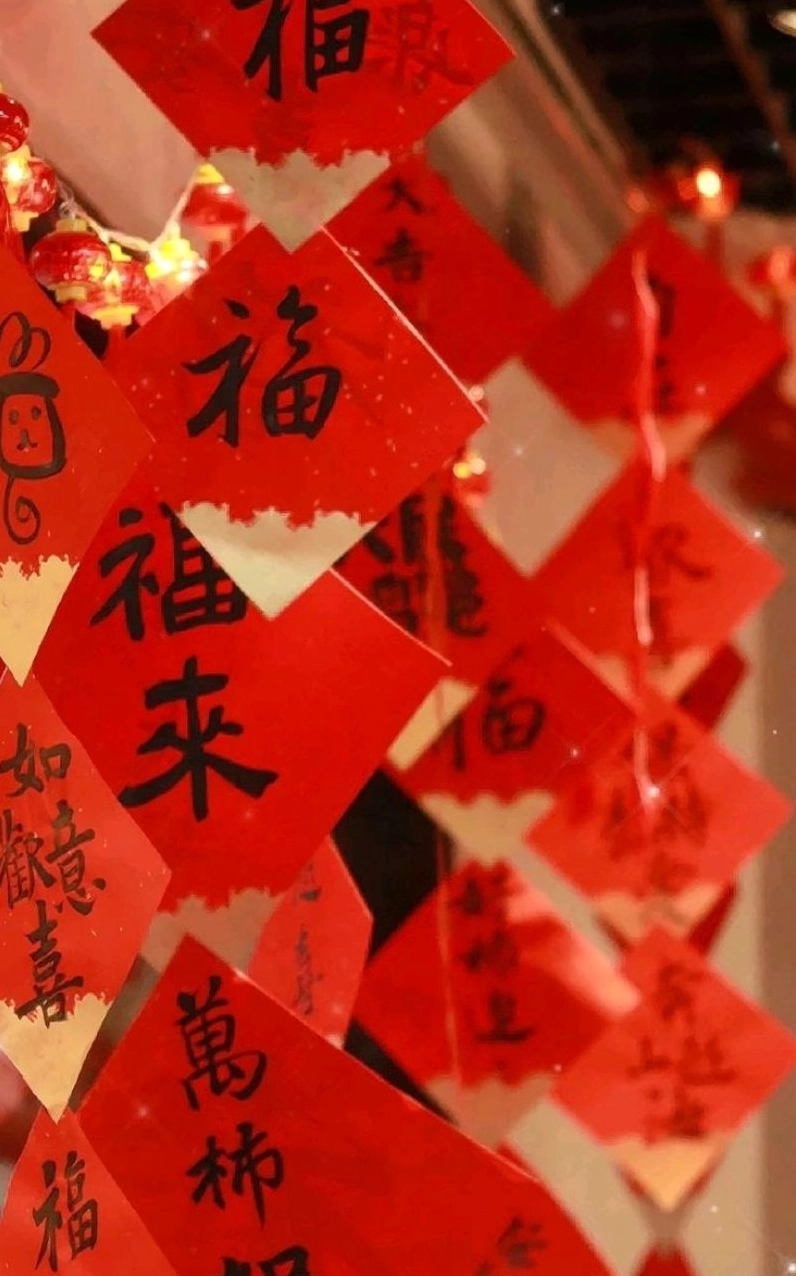 Hình nền tết cute với bao lì xì đỏ may mắn