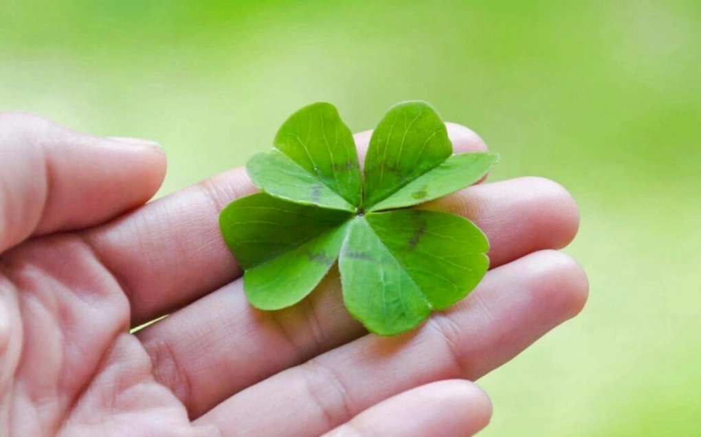 Khám phá bộ sưu tập hình nền thần tài mang lại may mắn tài lộc 4 Hình nền thần tài với ánh hào quang và chữ Phúc Lộc Thọ