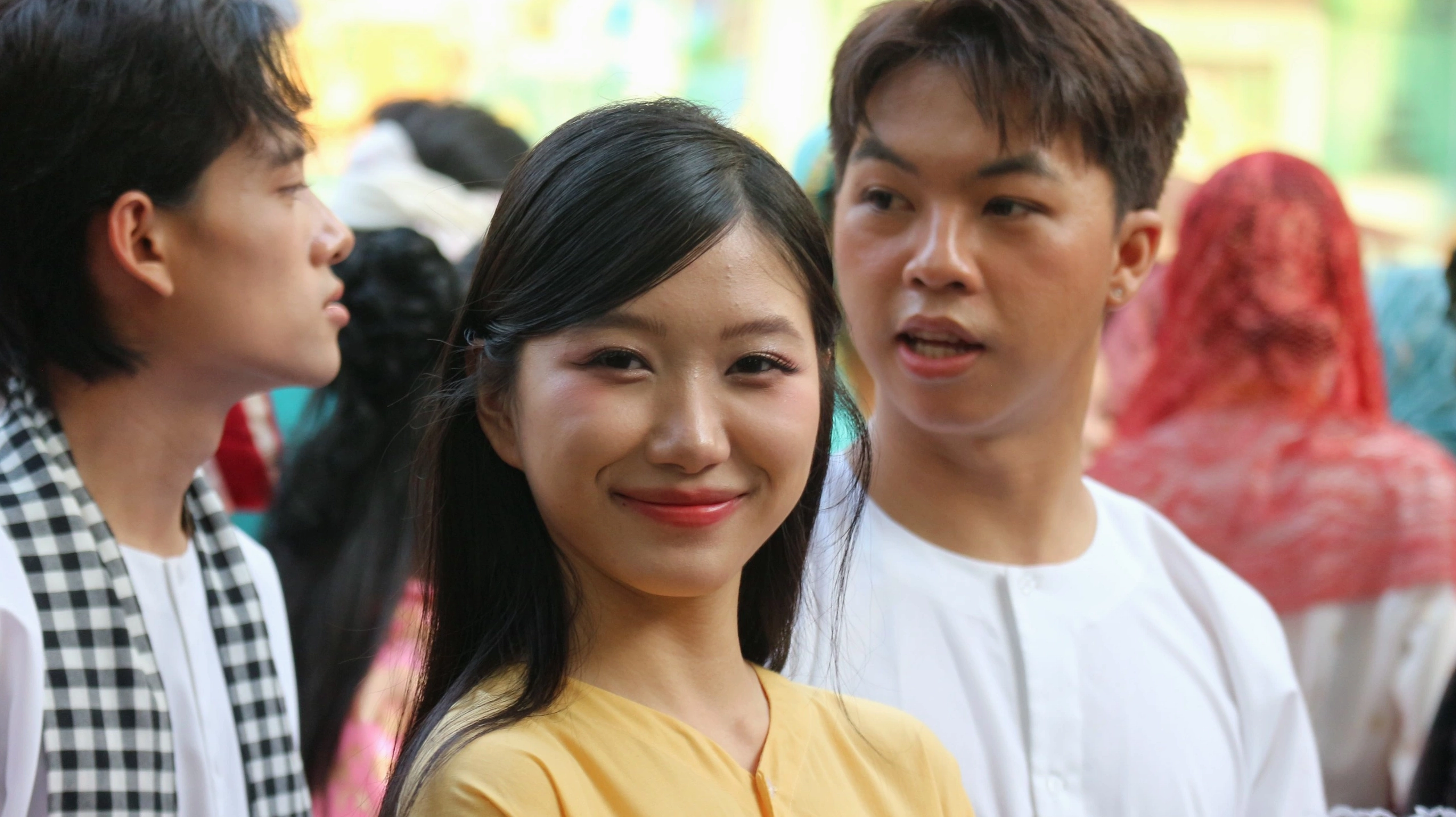 Bộ Sưu Tập Cận Cảnh Những Ảnh Cô Gái Đẹp Nhất Mọi Thời Đại 9 Hình thiếu nữ đẹp với mái tóc bồng bềnh và thần thái cuốn hút