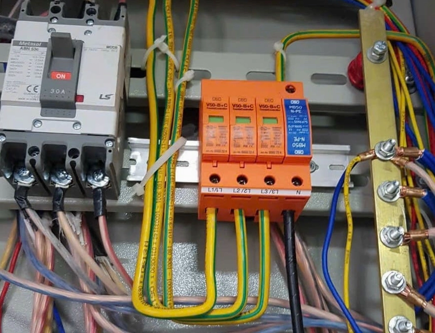Lắp đặt thiết bị chống sét lan truyền OBO cho tủ điện tổng