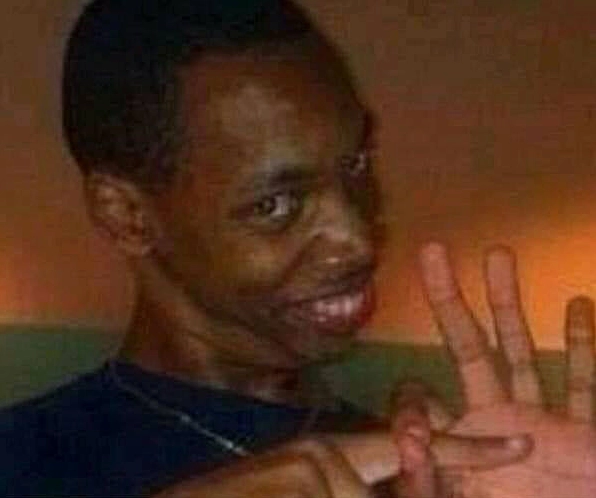 Meme anh da đen làm bậy với biểu cảm 'đáng ngờ'