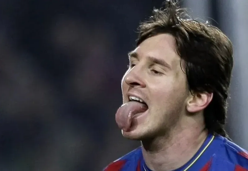 Bộ Sưu Tập Cận Cảnh Ảnh Messi Meme Đỉnh Cao Hài Hước 8 Meme anh si trong khoảnh khắc trầm tư suy nghĩ