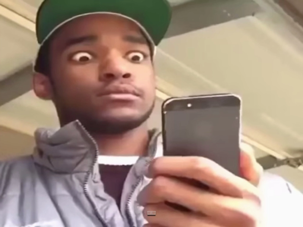 Meme da đen chấm hỏi với biểu cảm ngơ ngác khó hiểu