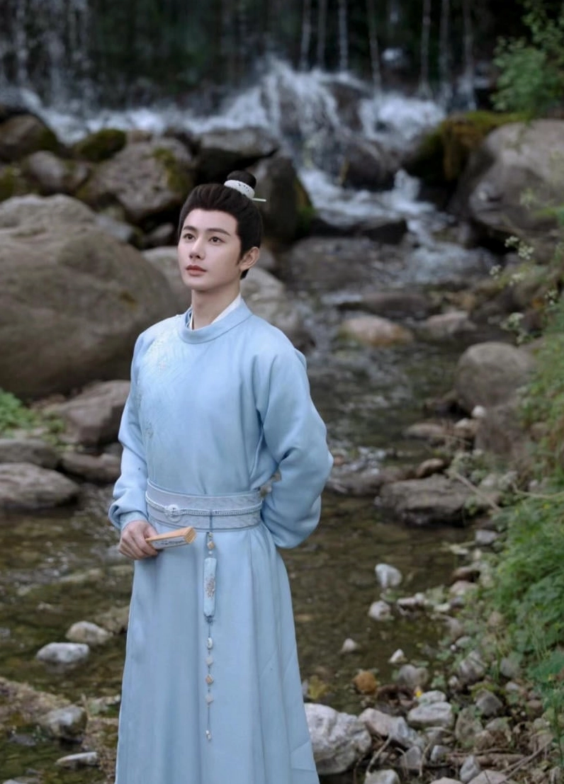 Bộ Sưu Tập Cận Cảnh Ảnh Gái Xinh Cổ Trang Vạn Người Mê 3 Mỹ nhân cổ trang ngồi bên cửa sổ đọc thư