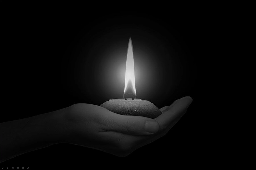 Bộ sưu tập cận cảnh tải hình nền đen tang lễ trang trọng và ý nghĩa 1 Tải hình nền đen tang lễ với avatar thể hiện sự trang trọng