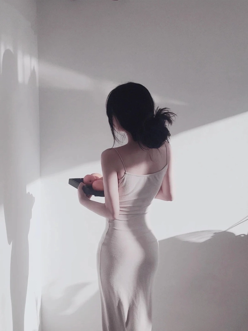 Ảnh cô nàng mặc váy body vô cùng cuốn hút