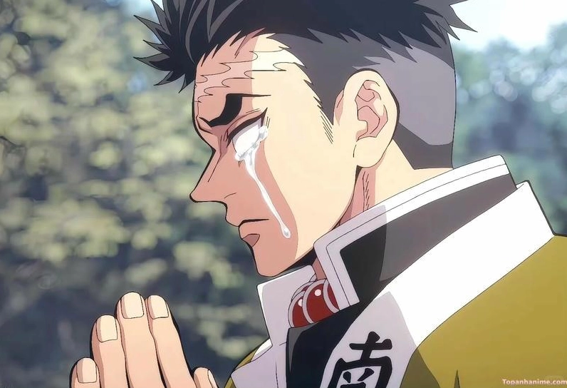 Ảnh đời thường Gyomei đang nhẹ nhàng vuốt ve một chú mèo nhỏ