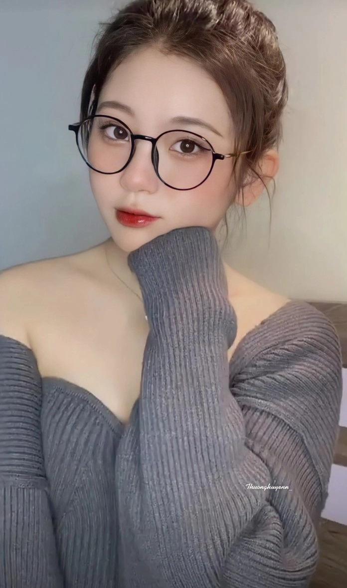 Trọn bộ ảnh gái xinh đeo kính mặc bikini cực quyến rũ và trí tuệ 14 Ảnh gái xinh đeo mắt kính cute tự nhiên rạng rỡ