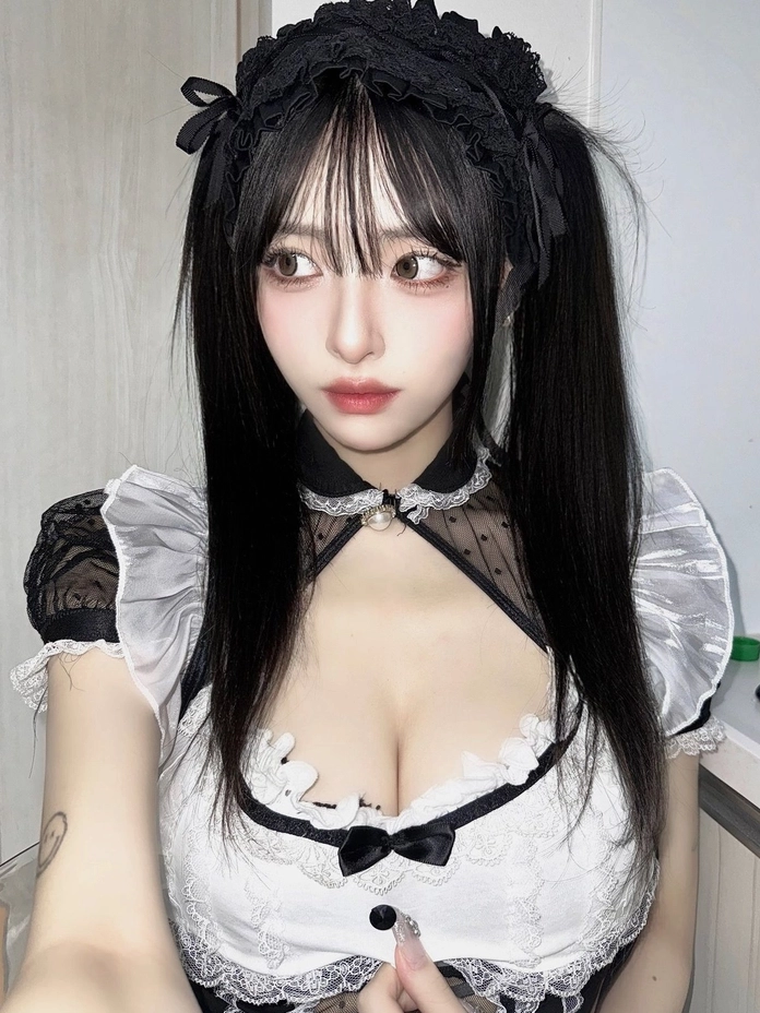 Ảnh gái xinh đồ hầu gái phong cách lifestyle tự nhiên