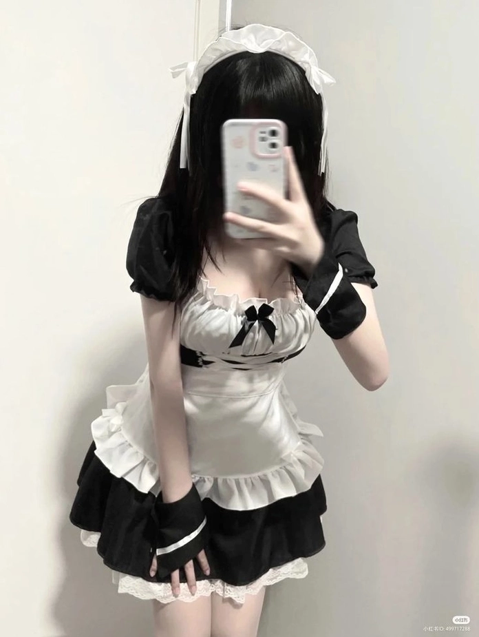 Ảnh gái xinh mặc đồ hầu gái che mặt thẩm mỹ và đầy bí ẩn