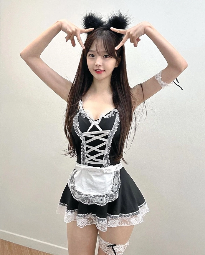 Ảnh gái xinh mặc đồ hầu gái phong cách cosplay ấn tượng
