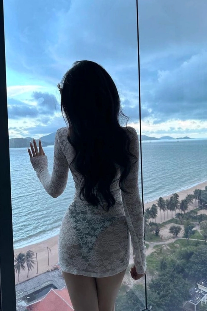 Ảnh gái xinh TikTok mặc váy ngắn thu hút mọi ánh nhìn